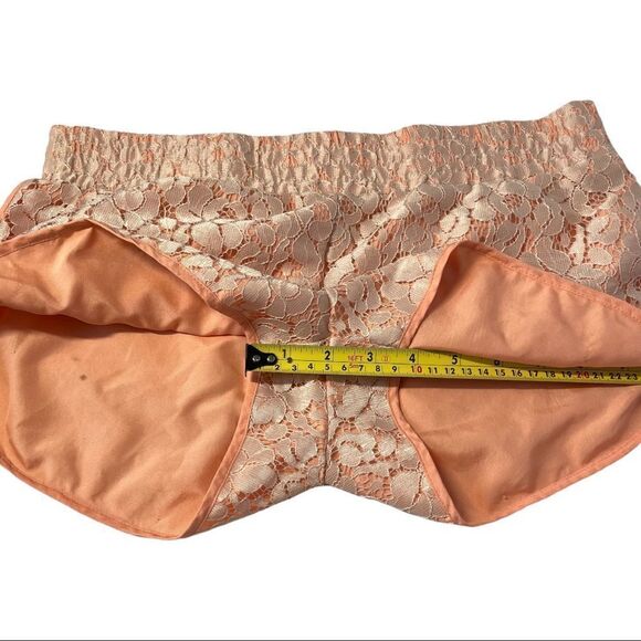 Princess Vera Wang Women’s Peach and Lace Athletic Shorts Size Small - Picture 5 of 11